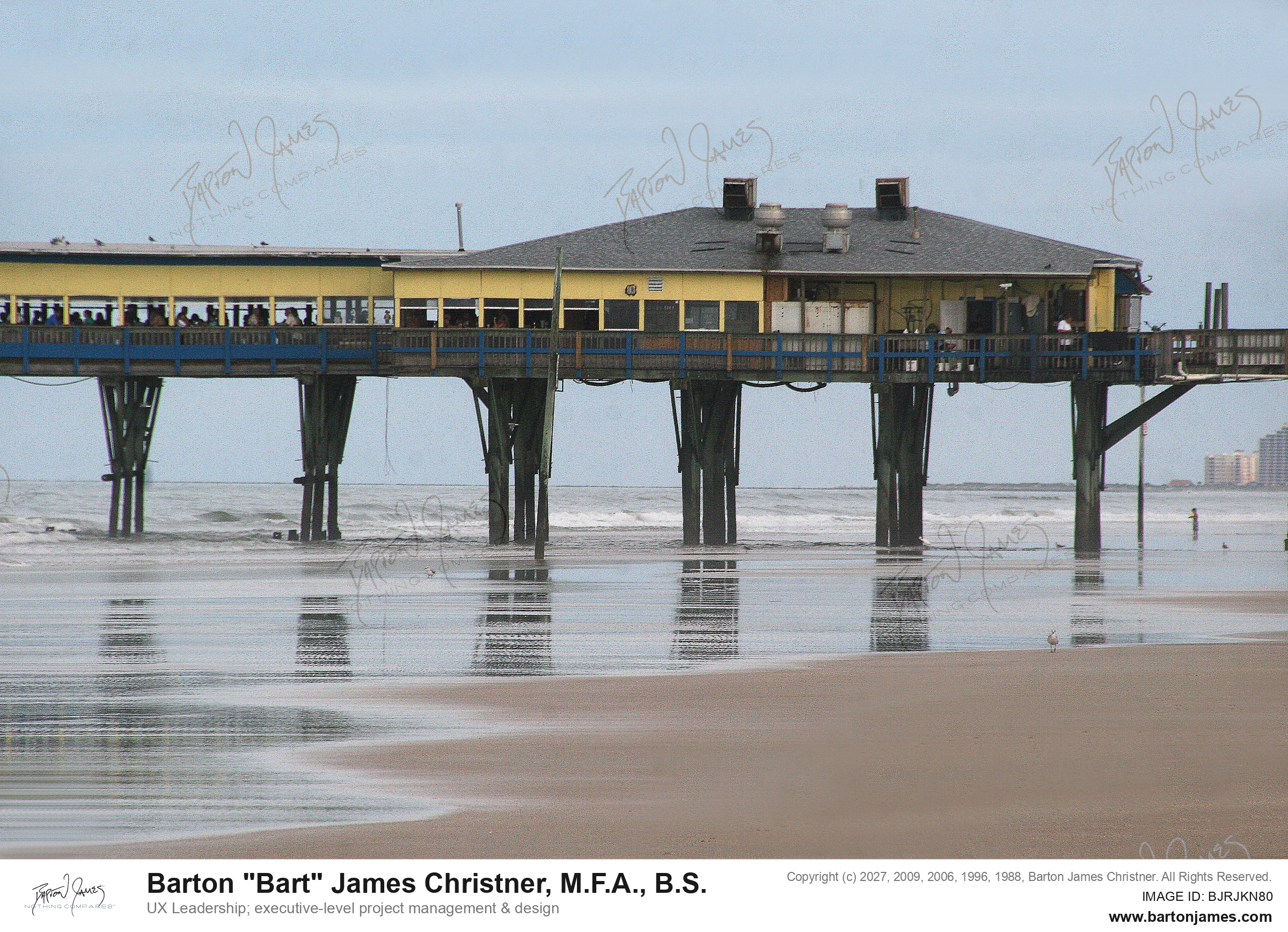 20120711 TRAVEL Daytona Shores Beach Grey Sky Green Pail Reed Luke IMG0087 PHOTO