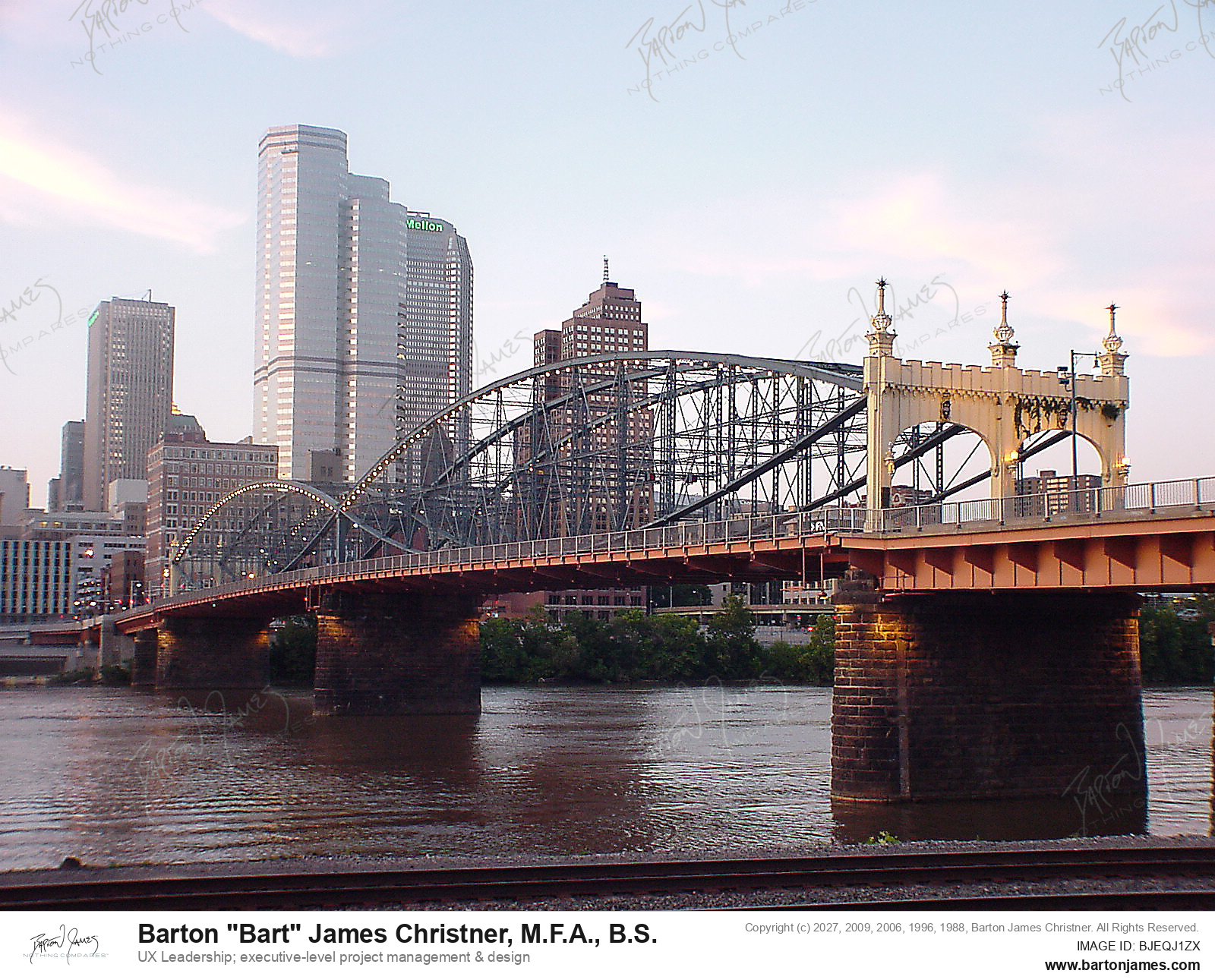 20040620 TRAVEL ARTStationio Square Fathers Day Bridges PHOTO